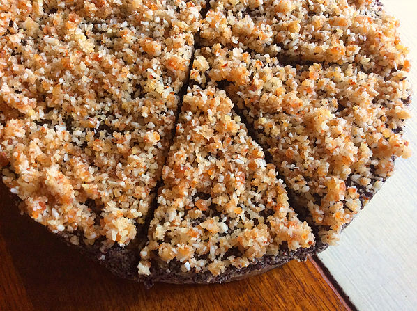 Poppy seed crumble cake with apricot and apple